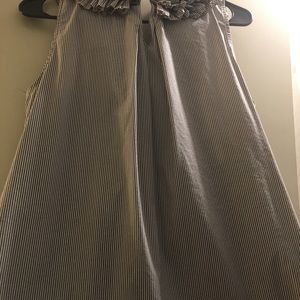 Sleeveless M ruffled blouse